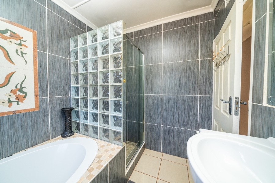 4 Bedroom Property for Sale in Casseldale Gauteng