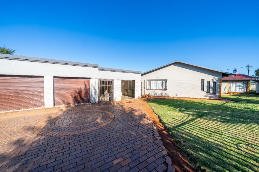 4 Bedroom Property for Sale in Casseldale Gauteng