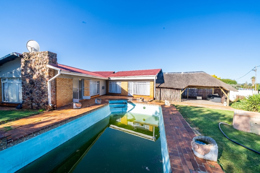 4 Bedroom Property for Sale in Casseldale Gauteng
