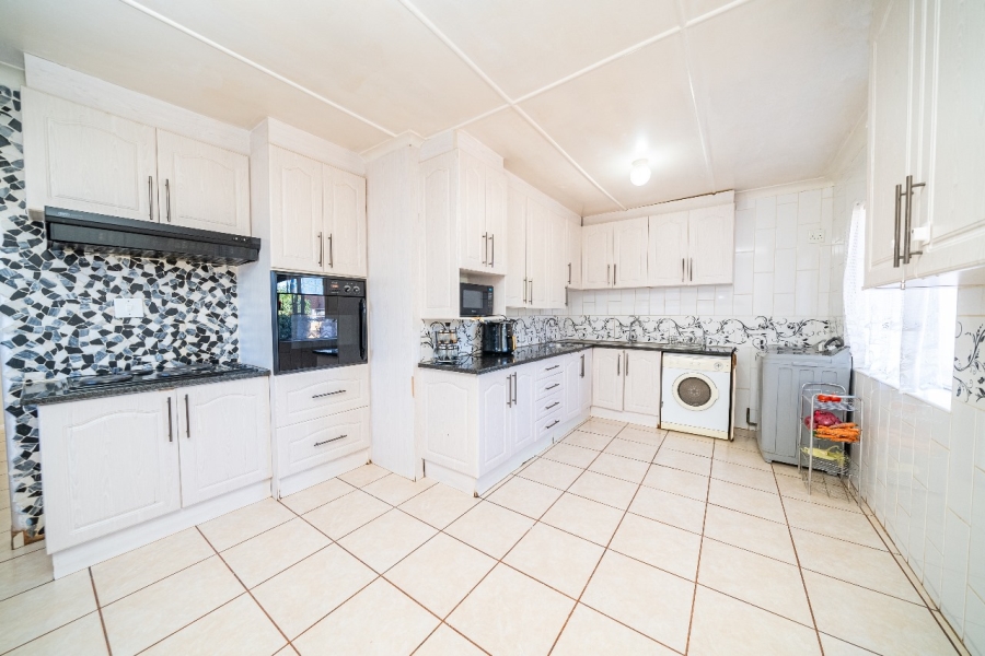 4 Bedroom Property for Sale in Casseldale Gauteng