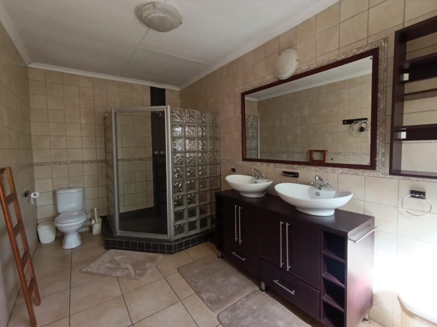 3 Bedroom Property for Sale in New Redruth Gauteng