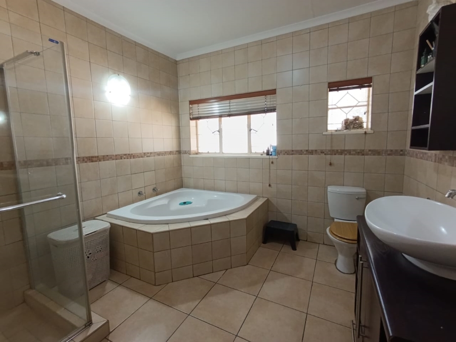 3 Bedroom Property for Sale in New Redruth Gauteng