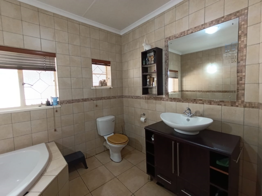 3 Bedroom Property for Sale in New Redruth Gauteng