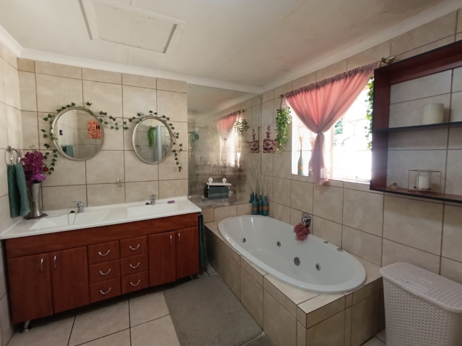 3 Bedroom Property for Sale in New Redruth Gauteng