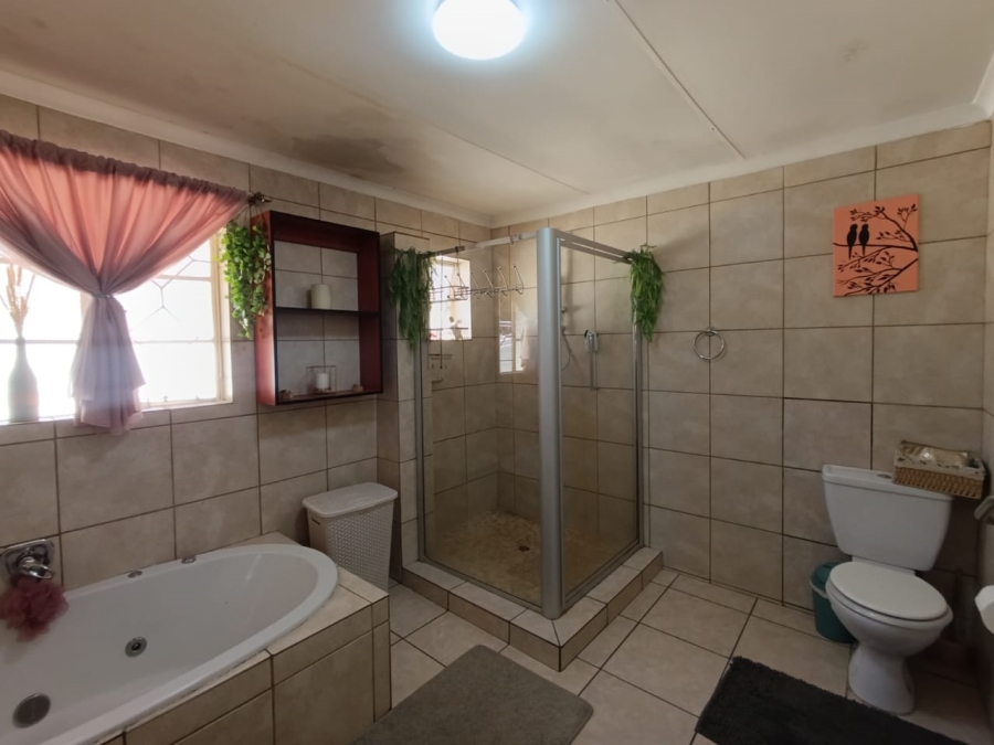 3 Bedroom Property for Sale in New Redruth Gauteng