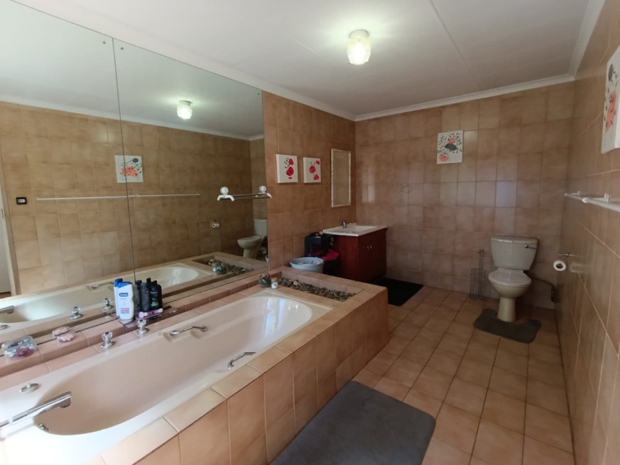3 Bedroom Property for Sale in New Redruth Gauteng