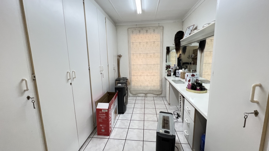 3 Bedroom Property for Sale in Greenhills Gauteng