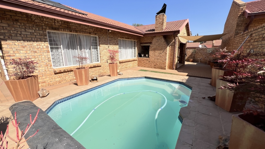 3 Bedroom Property for Sale in Greenhills Gauteng