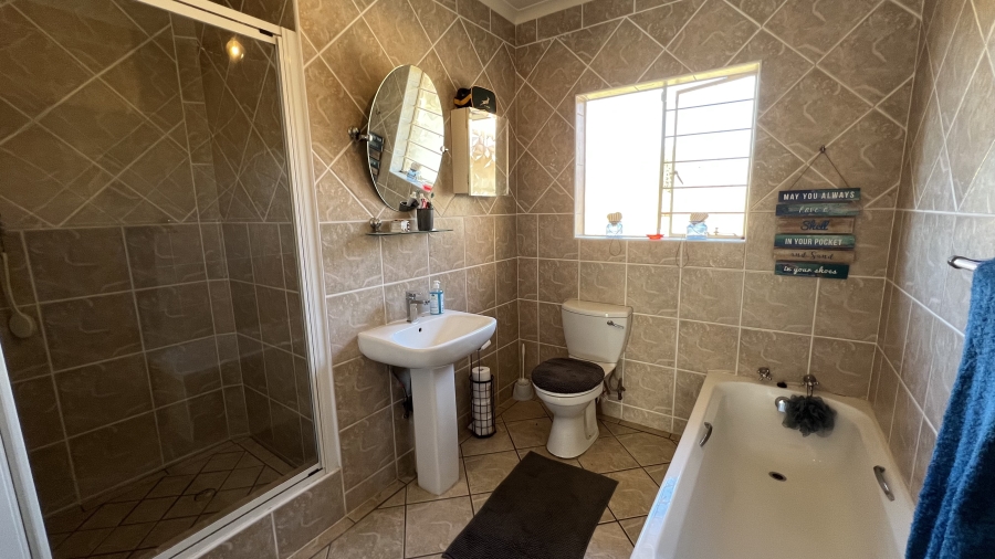 3 Bedroom Property for Sale in Greenhills Gauteng