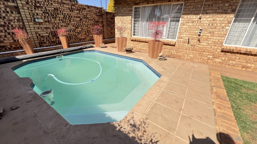 3 Bedroom Property for Sale in Greenhills Gauteng