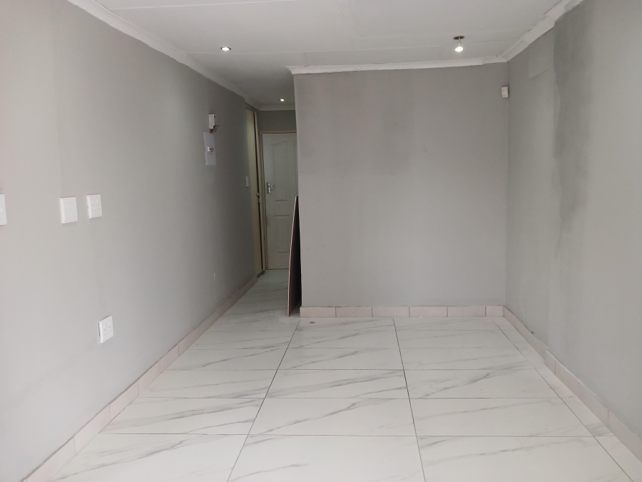 1 Bedroom Property for Sale in Bloubosrand Gauteng