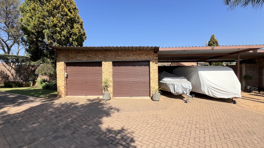 4 Bedroom Property for Sale in Greenhills Gauteng