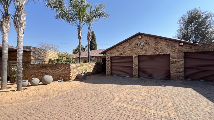 4 Bedroom Property for Sale in Greenhills Gauteng