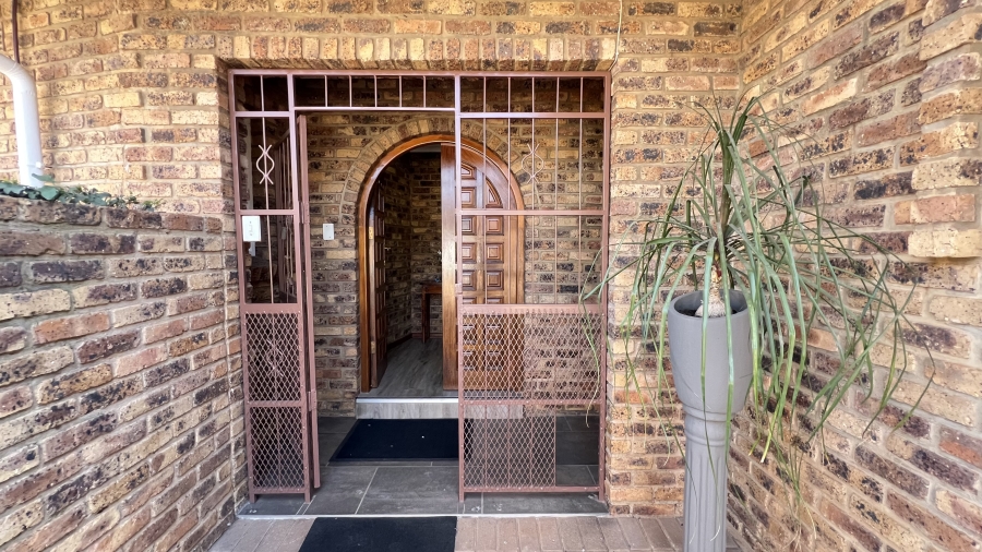 4 Bedroom Property for Sale in Greenhills Gauteng