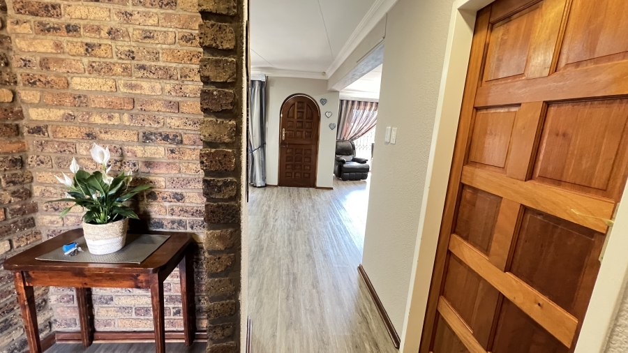 4 Bedroom Property for Sale in Greenhills Gauteng