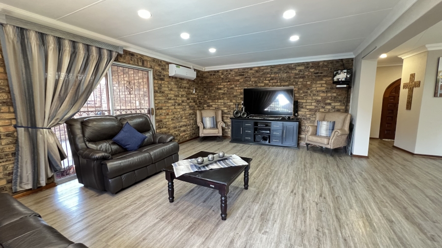 4 Bedroom Property for Sale in Greenhills Gauteng