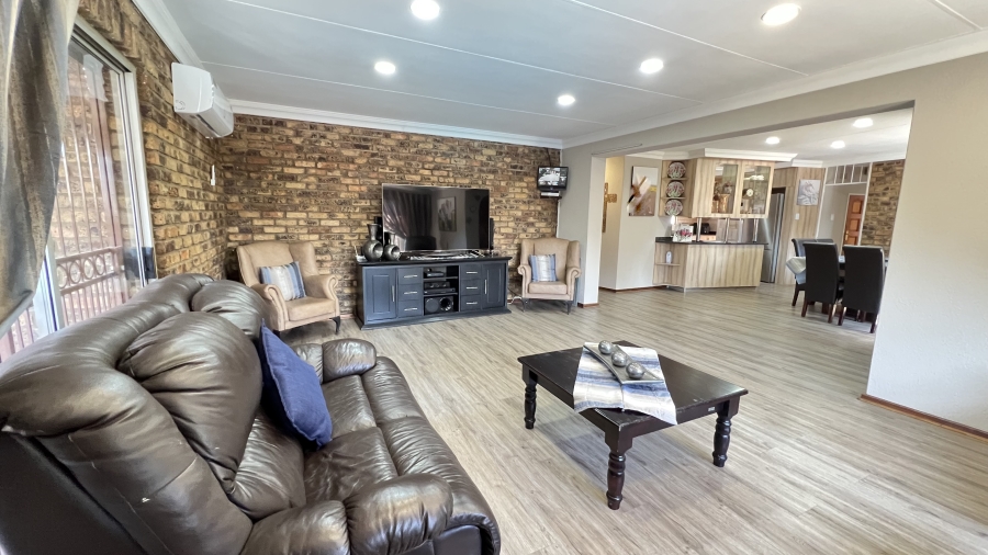 4 Bedroom Property for Sale in Greenhills Gauteng
