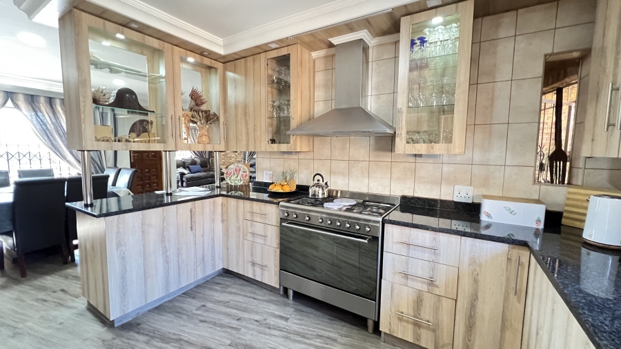 4 Bedroom Property for Sale in Greenhills Gauteng