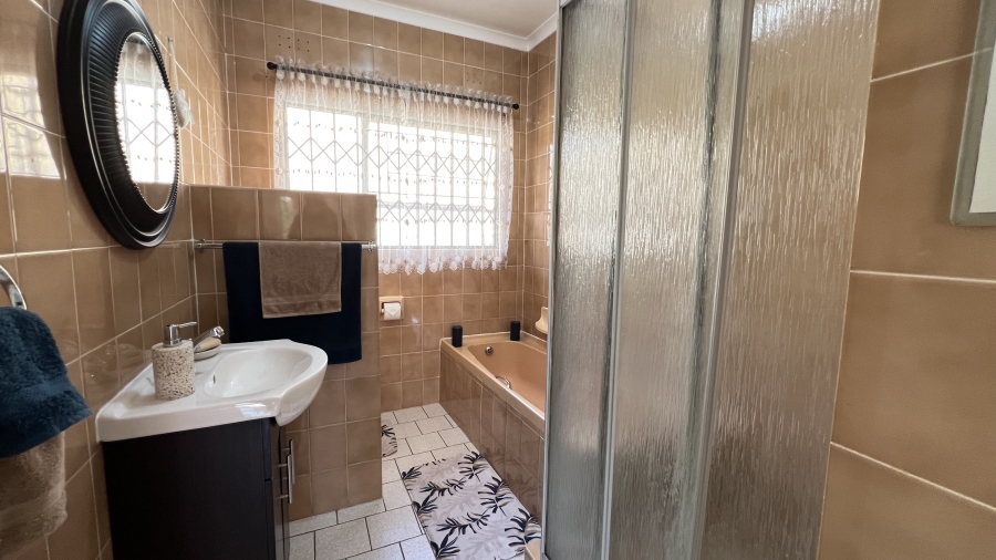 4 Bedroom Property for Sale in Greenhills Gauteng