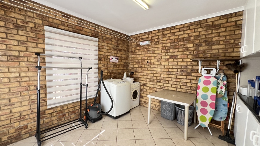 4 Bedroom Property for Sale in Greenhills Gauteng