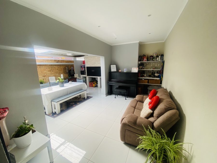 3 Bedroom Property for Sale in New Redruth Gauteng