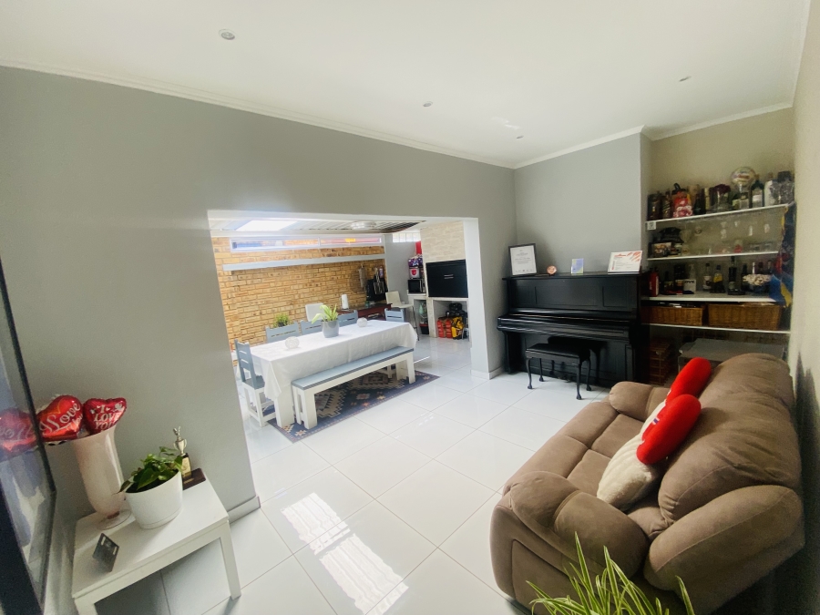 3 Bedroom Property for Sale in New Redruth Gauteng