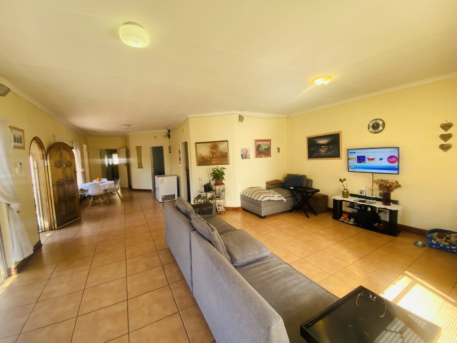 6 Bedroom Property for Sale in New Redruth Gauteng