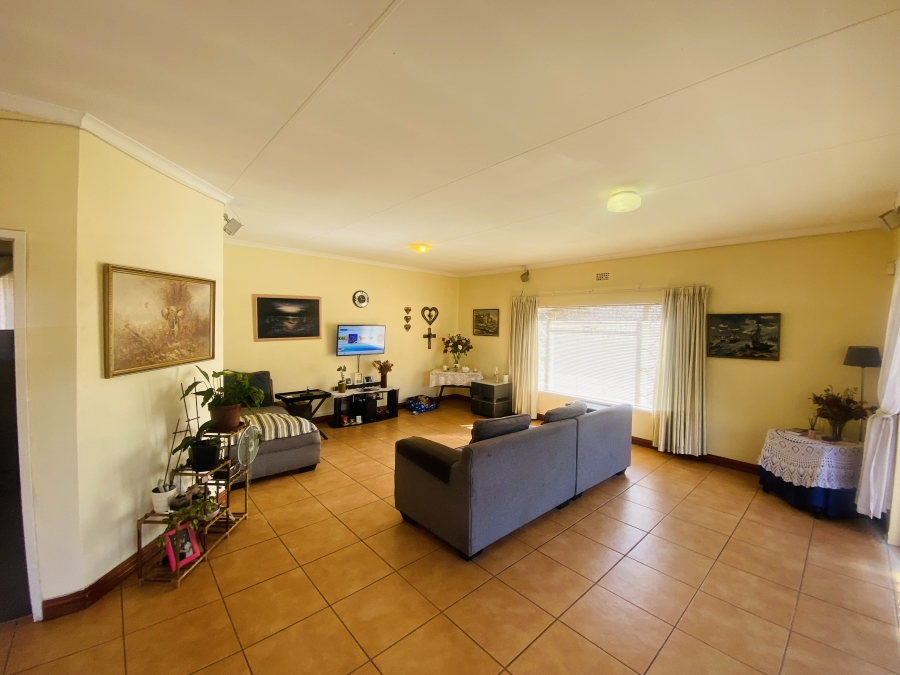 6 Bedroom Property for Sale in New Redruth Gauteng