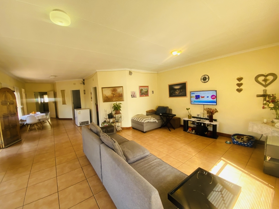 6 Bedroom Property for Sale in New Redruth Gauteng