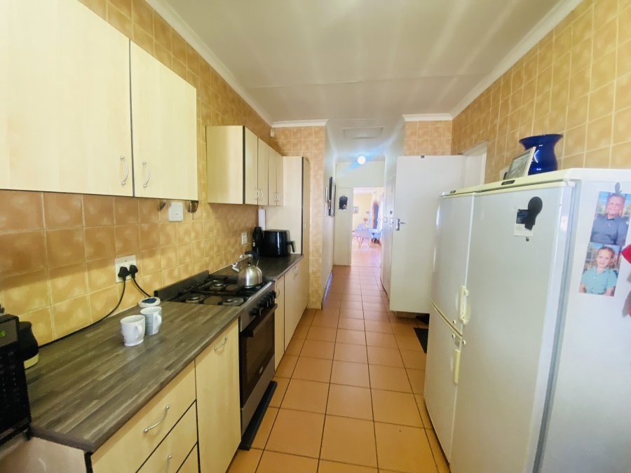 6 Bedroom Property for Sale in New Redruth Gauteng
