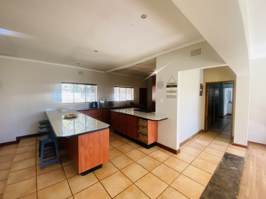 6 Bedroom Property for Sale in New Redruth Gauteng