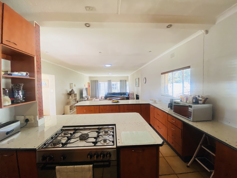 6 Bedroom Property for Sale in New Redruth Gauteng