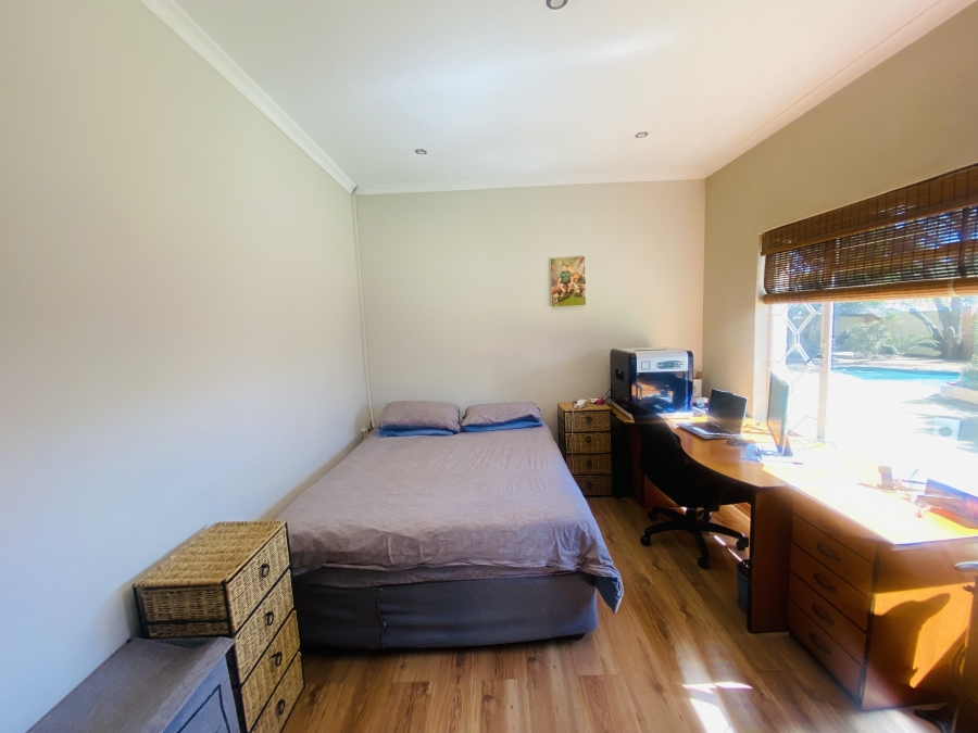 6 Bedroom Property for Sale in New Redruth Gauteng