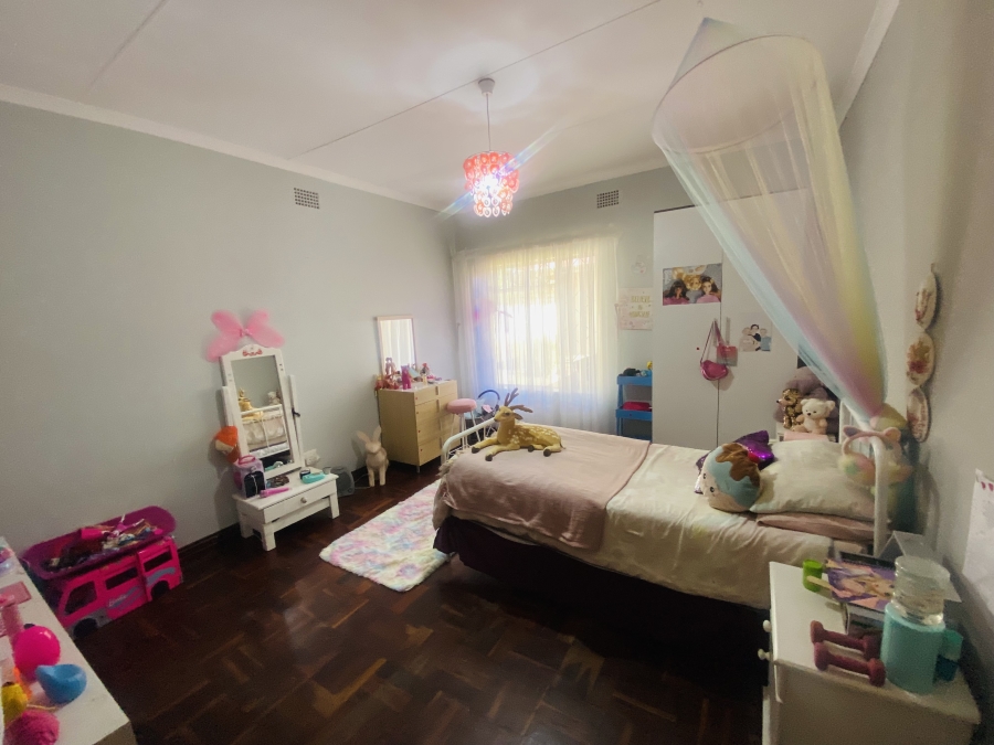 6 Bedroom Property for Sale in New Redruth Gauteng