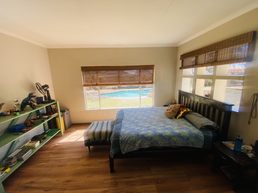 6 Bedroom Property for Sale in New Redruth Gauteng