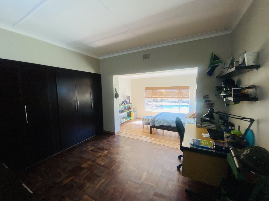 6 Bedroom Property for Sale in New Redruth Gauteng