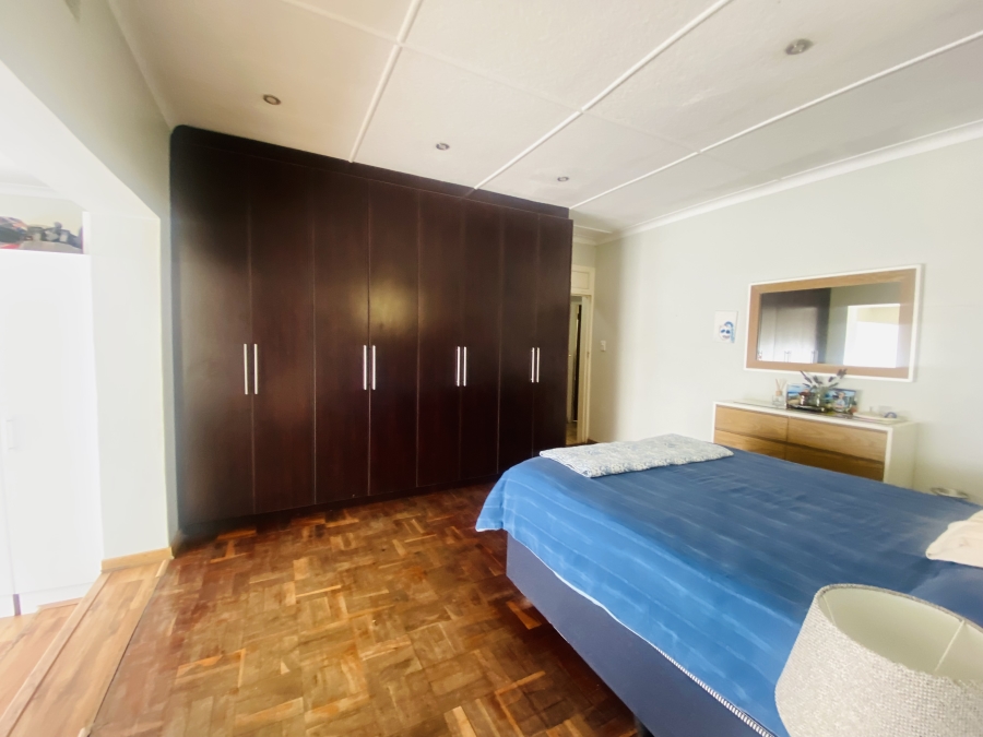 6 Bedroom Property for Sale in New Redruth Gauteng