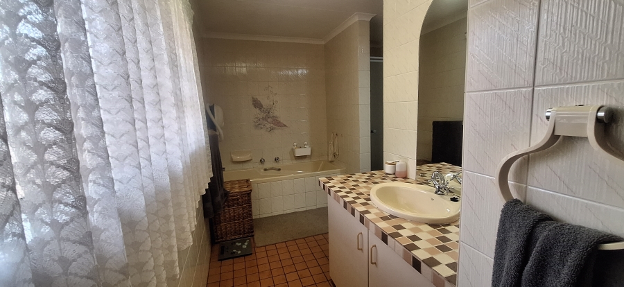 4 Bedroom Property for Sale in Noordheuwel Gauteng