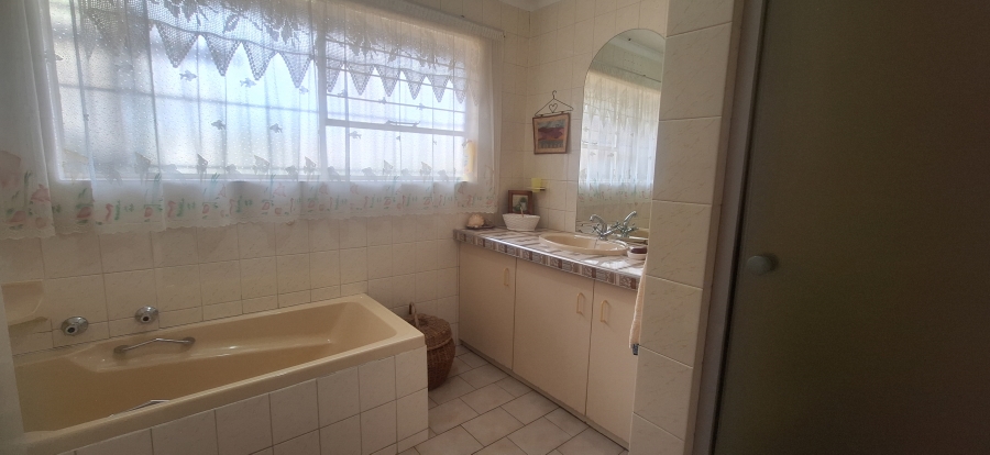 4 Bedroom Property for Sale in Noordheuwel Gauteng