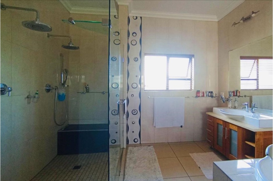 5 Bedroom Property for Sale in Mooikloof Glen Gauteng
