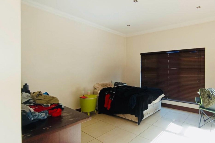 5 Bedroom Property for Sale in Mooikloof Glen Gauteng