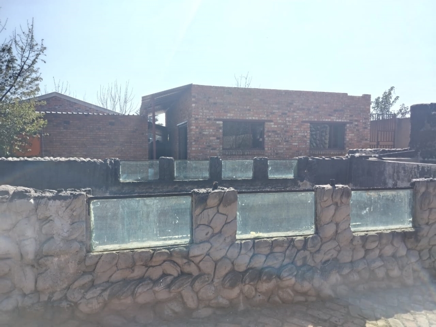 Commercial Property for Sale in Unitas Park Gauteng