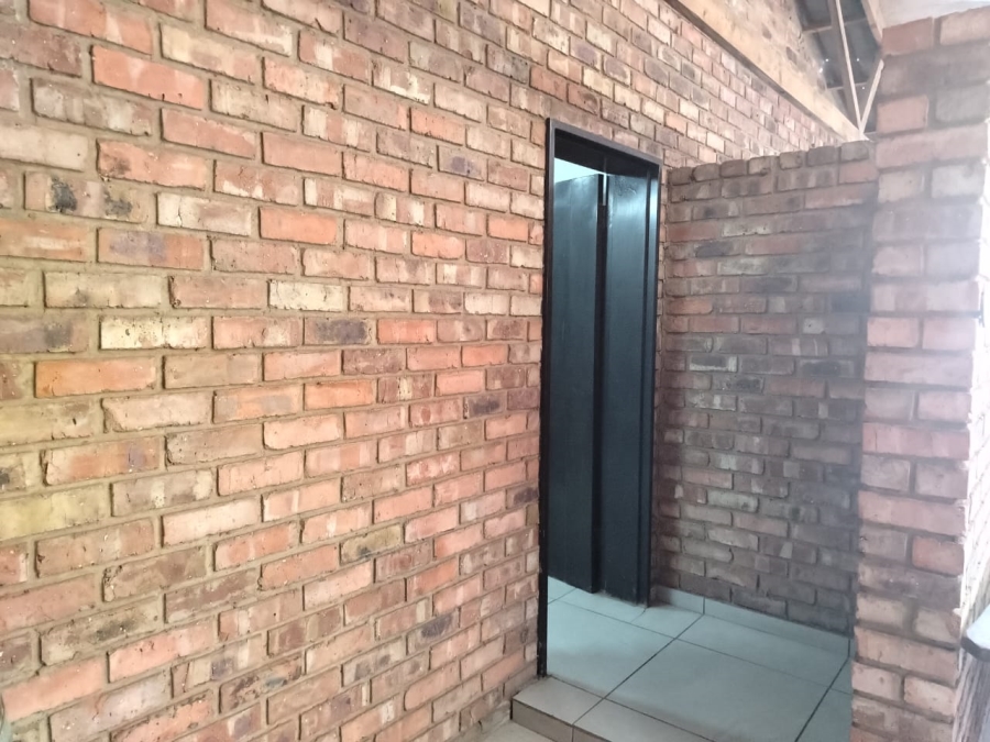 Commercial Property for Sale in Unitas Park Gauteng