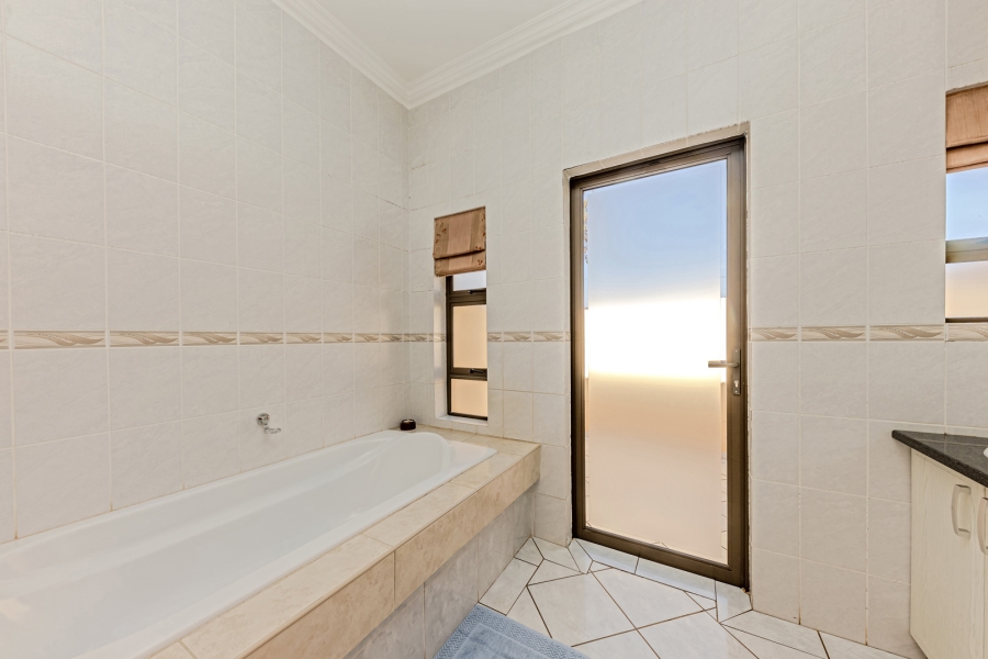 4 Bedroom Property for Sale in Ruimsig Gauteng