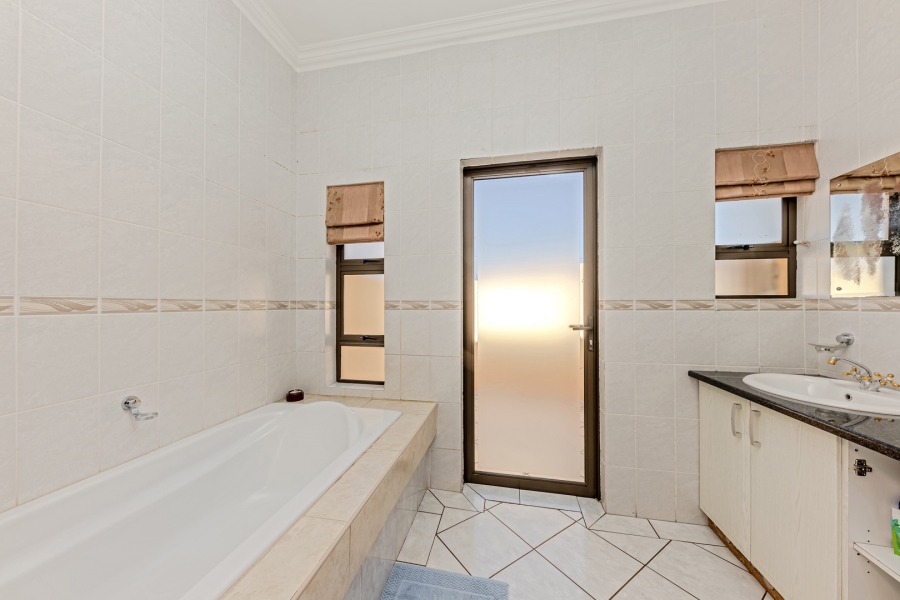 4 Bedroom Property for Sale in Ruimsig Gauteng