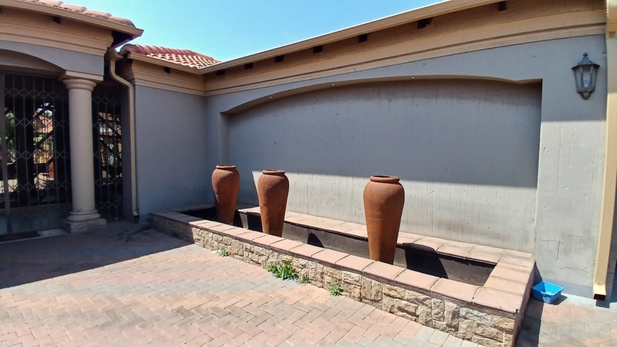 4 Bedroom Property for Sale in Vanderbijlpark SE 8 Gauteng