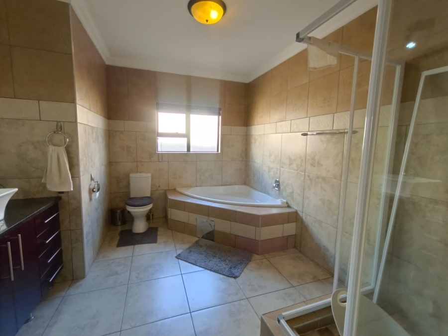 4 Bedroom Property for Sale in Vanderbijlpark SE 8 Gauteng