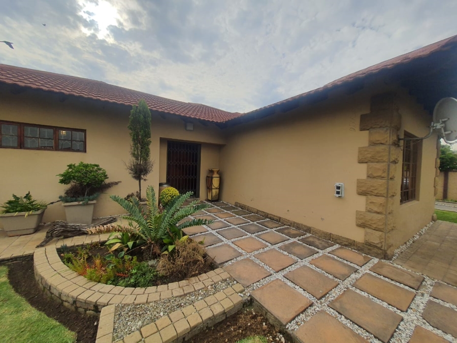 3 Bedroom Property for Sale in Vanderbijlpark SE 6 Gauteng