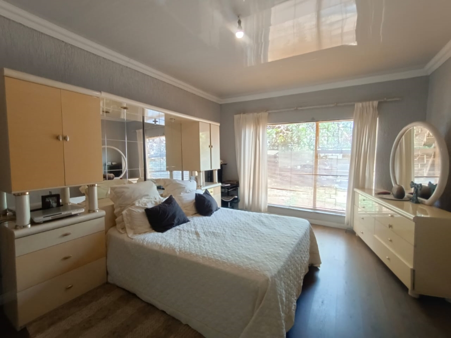 4 Bedroom Property for Sale in Vanderbijlpark SE 7 Gauteng