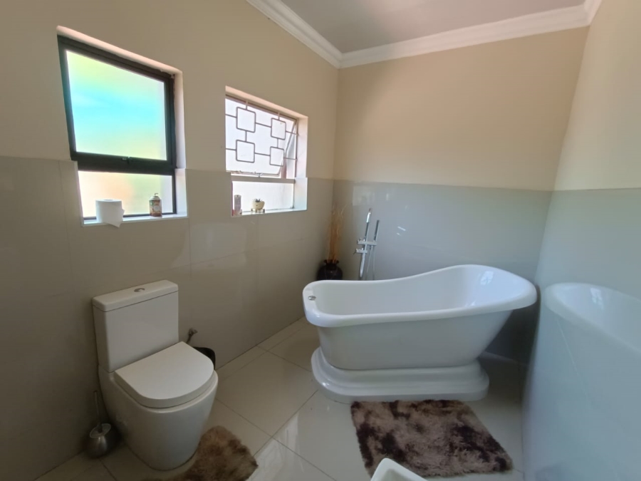 4 Bedroom Property for Sale in Vanderbijlpark SE 7 Gauteng